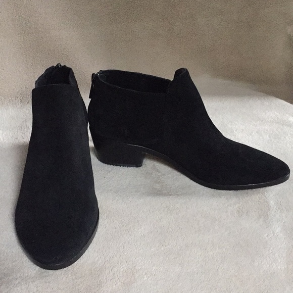 Donald J. Pliner Carie Suede Black Booties New - Picture 1 of 9